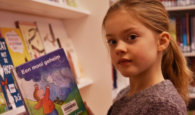 De 8-jarige Fleur houdt van lezen. “Lezen is belangrijk. Je hebt het altijd nodig."