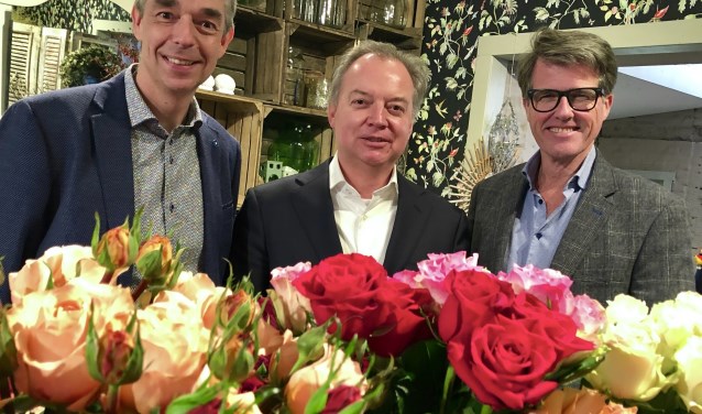 Mark Breugem, Lars Flinkerbusch en Willem Heemskerk ondertekenen de overeenkomst. | Foto: pr.
