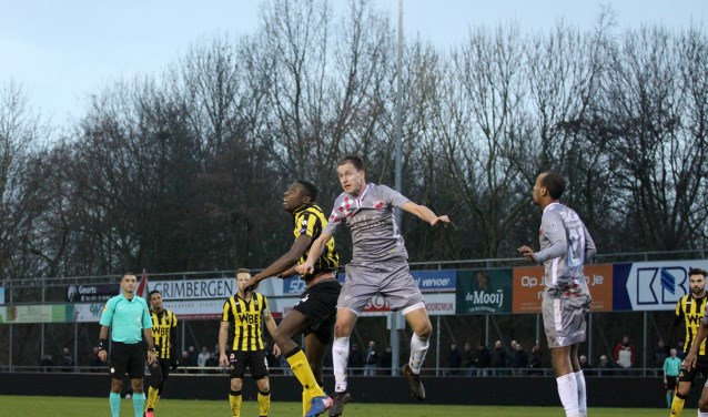 Carlos Opoku en Sven van Ingen tijdens RBB-Kozakken Boys.