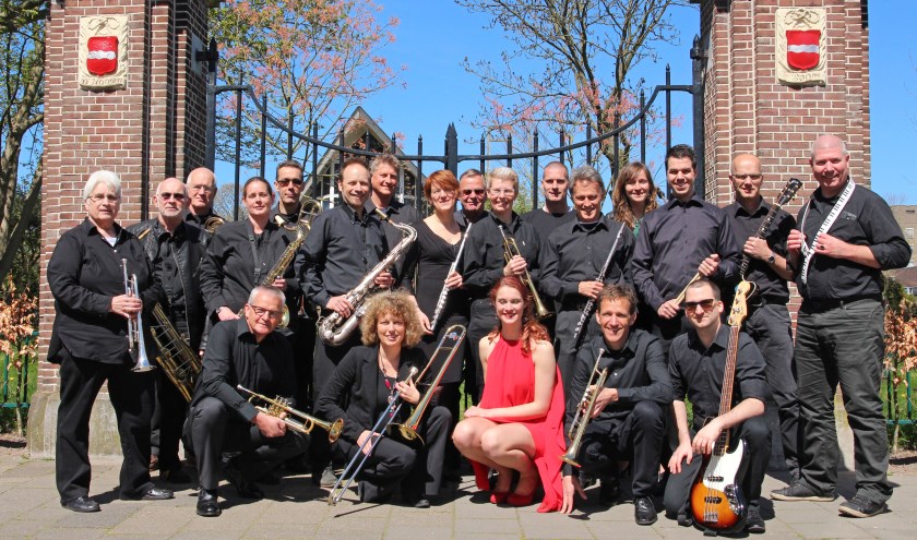 Met een zangeres en de toevoeging van dwarsfluiten onderscheidt deze bigband zich duidelijk van anderen.