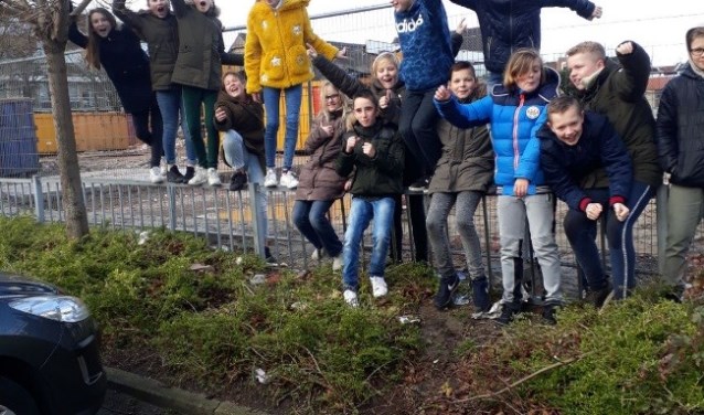 Groep 8 van de Emmaschool gaat de nieuwbouw goed in de gaten houden.