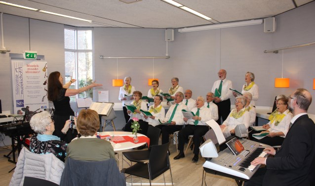 Koor Eigenwijs zingt op Valentijnsdag met een extra scheutje liefde. | Foto: Annemiek Cornelissen