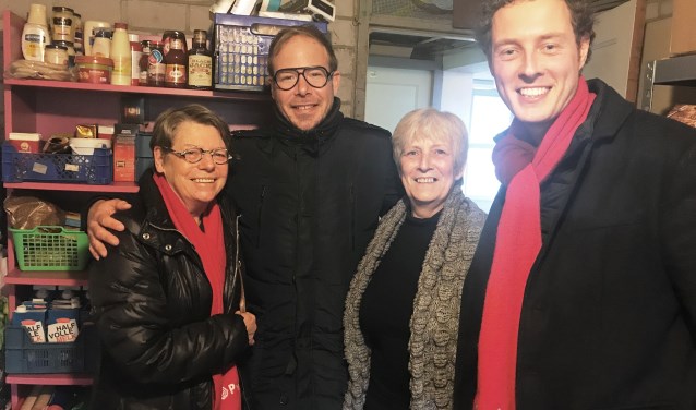 Tweede Kamerlid Gijs van Dijk op bezoek bij de Voorraadkast. | Foto: pr