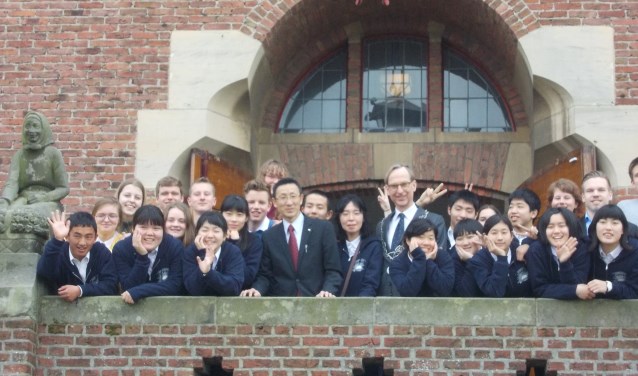 Uiteraard hoort een bordesscène met burgemeester Gerrit Goedhart er ook bij. | Foto: Piet de Boer