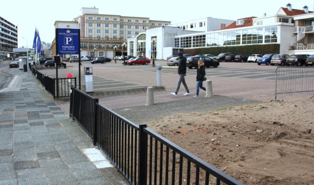 Op de plek van deze 100 parkeerplaatsen komt ‘Residence van Oranje’ met 500 ondergrondse parkeerplekken.