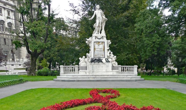 Mozart-standbeeld in Wenen, Oostenrijk.