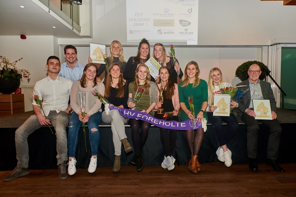 De winnaars van de Sportprijzen Teylingen, v.l.n.r: HV Foreholte (Sportprijs), June van Westing (Talentenprijs) en Jan Randsdorp (Sportbegeleidersprijs). | Foto: pr./René van Dam
