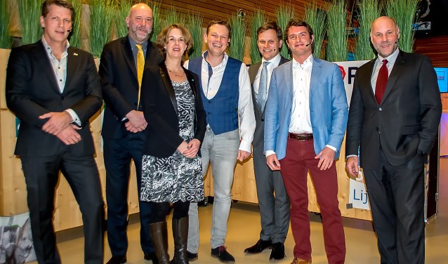 Alle lijsttrekkers op een rij. V.l.n.r. Jeroen Hendriks (D66), Hugo Langenberg (LPL), MIrjam van der Stelt (CDA), Bob Vastenhoud (GroenLinks), Geert Schipaanboord (ChristenUnie-SGP), Bart Hoenen (VVD) en Olaf McDaniel (PvdA).