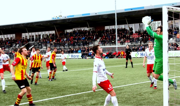 Keeper Rondeltap bleek opnieuw een betrouwbare sluitpost en hield opnieuw de nul. | Foto: Wim Siemerink