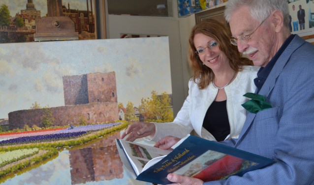 Burgemeester Carla Breuer sprak eerder met schilder Leo van den Ende voor een aflevering van de Verhalenkaravaan. | Foto: archief