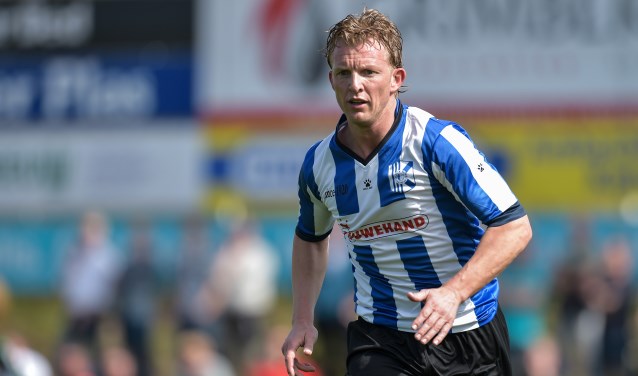 Dirk Kuyt speelde na bijna twintig jaar weer in de basiself van Quick Boys. | Foto: OrangePictures