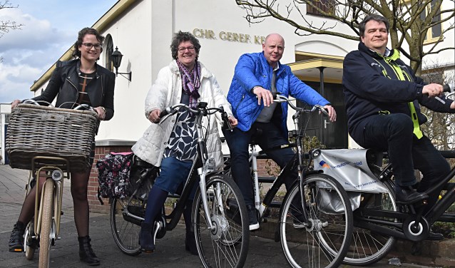 Op de foto v.l.n.r.: Lisa Kramer, Marjan de Mooy, Marcel van der Burg en Cor de Mooy klaar voor de start.