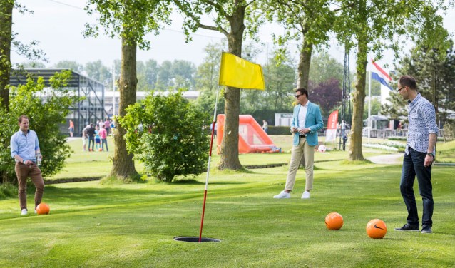Voetgolf is een combinatie van voetbal en golf. Er wordt gestreden in teams van twee personen. | Foto: pr.