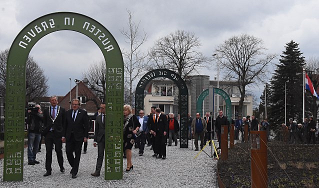 Een wandeling door het vernieuwde gebied van het mausoleum.