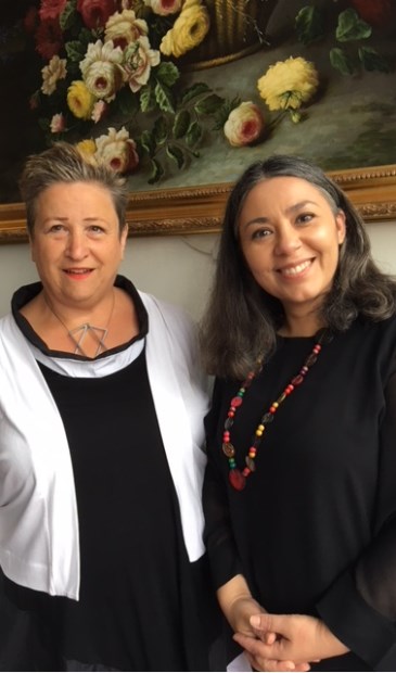 Scheidend voorzitter Jannie Kamerman en nieuwe voorzitter Teresa Cardoso Ribeiro
