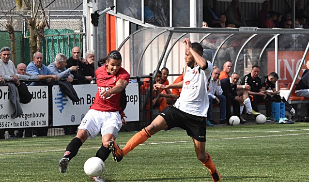 Joey Lauhouh in duel met Patrick Fonseca. | Foto: PR