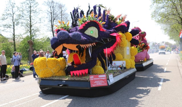 De winnende praalwagen van Corsogroep De Zilk met de Chinese Dragon. | Foto: Wilma van Velzen