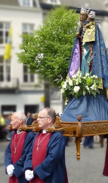 Eens in de zeven jaar verzamelen duizenden pelgrims uit het hele land zich om de Heiligdomsvaart in Maastricht mee te maken. | Foto: pr.