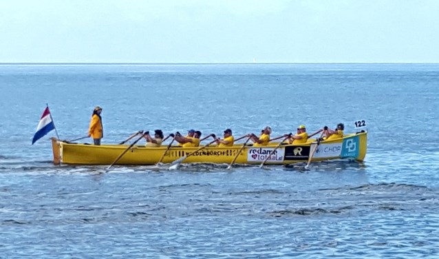 Onder perfecte omstandigheden werd er van Harlingen naar Terschelling geroeid. In De Wildeborch roeiden drie Oegstgeestenaren mee. | Foto Ivonne Janka
