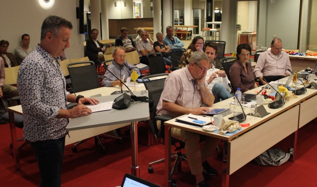 Bewoner Mastenmaker is tegen de verplaatsing van twee meter van het appartementengebouw. | Foto: Nico Kuyt