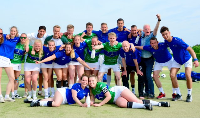 Het kampioensteam, dat volgend seizoen uitkomt in de overgangsklasse. | Foto: Frans van Herwijnen