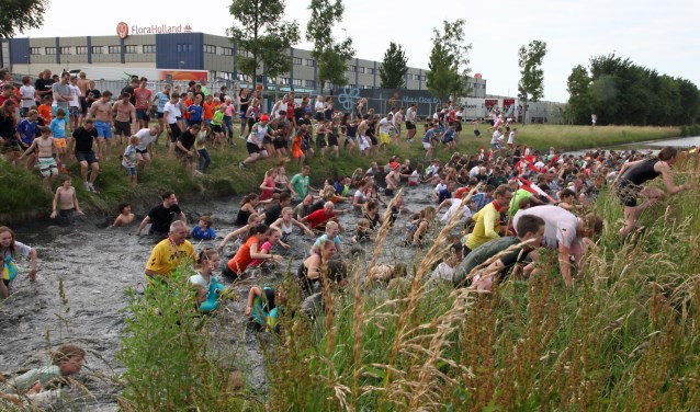 De start van de Oegstgeester Poldercross zal dit jaar niet bij de veiling, maar op de parkeerplaats van het Groene Kerkje plaatsvinden. | Archieffoto Willemien Timmers