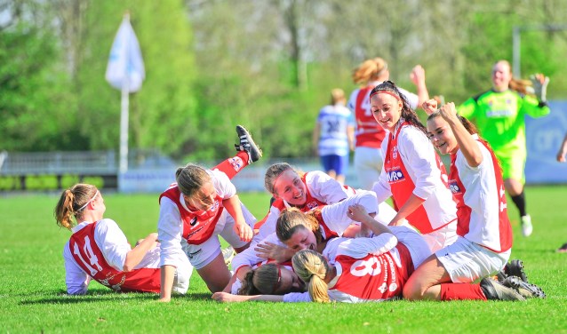 De vrouwen van RCL 1 in betere tijden, na het behalen van het kampioenschap in de Hoofdklasse in april 2017.