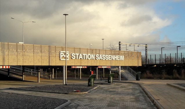 Vorig jaar zijn zeven auto's gestolen bij Station Sassenheim, alle keren nog voordat het nieuwe parkeerdek er stond. | Foto: archief