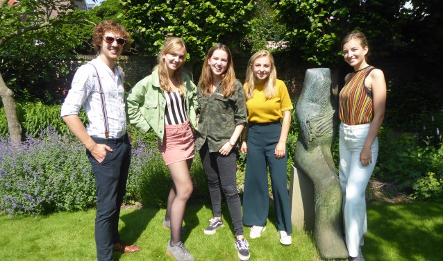 Een jonge cat voor Isadora: Daan Tonies, Sophie Neuvel, Eefje Paddenburg, Janne Kolpa, Maja Henwood. | Foto: IV