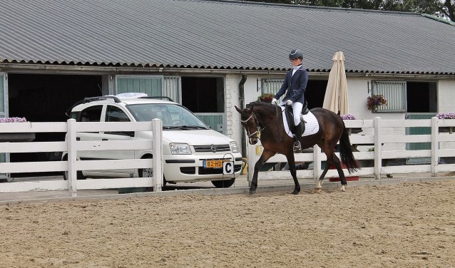Emily de Jong tijdens haar oefening met pony Dreamer. Zij won uiteindelijk de bokaal. | Foto PR