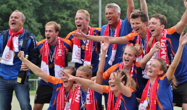 Fiks 1 is kampioen en promoveert naar de hoofdklasse. | Foto: Esther Verhage