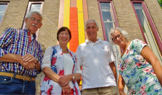De veilingcommissie voor de geldmeter op het Dorpscentrum. | Foto Willemien Timmers