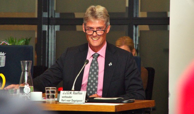 Scheidend wethouder Jos Roeffen werd betrouwbaar en onverstoorbaar genoemd door de diverse partijen. | Foto Willemien Timmers