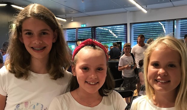 De drie jonge uitvinders, v.l.n.r. Denise Hogenboom, Laura Gortenmulder en Anna-Kinke Koopmans.