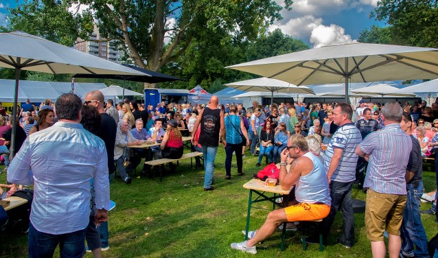 De Vriendenfeesten staan ook dit jaar weer het teken van muziek, ontmoeting en gezelligheid. (Archieffoto: Johan Kranenburg)