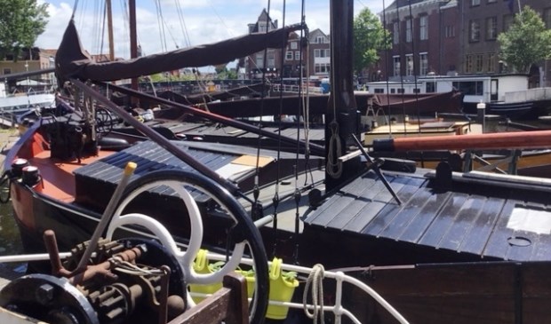 Donderdag en vrijdag varen historische boten langs de Leiderdorpse Zijldijk.