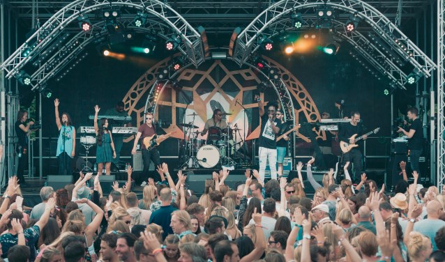 Optreden op het hoofdpodium van Kenny B, tijdens het Loungefest 2017. | Foto: Wim Spaan
