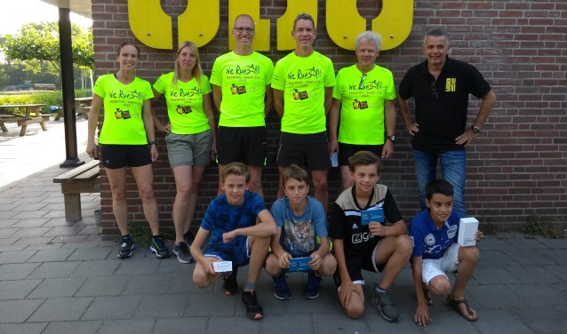 De winnaars van de sponsorloop voor WeRun4All bij UDO.