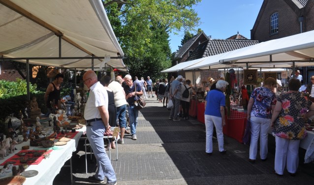 Servies, kunst en sieraden; ook dit jaar is weer van alles te koop bij de curiosamarkt. | Foto: pr.