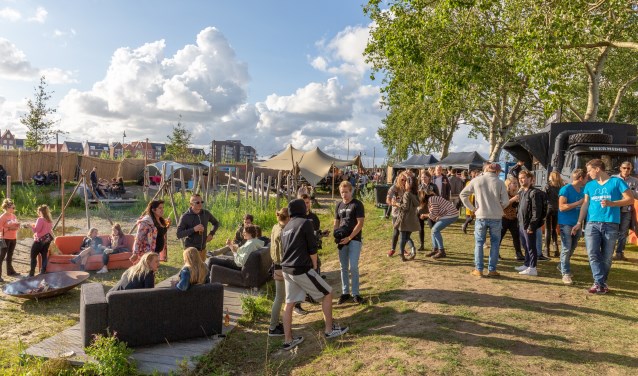 Zelfs in het Park Landskroon een gezellig beachsfeertje! | Foto Wil van Elk