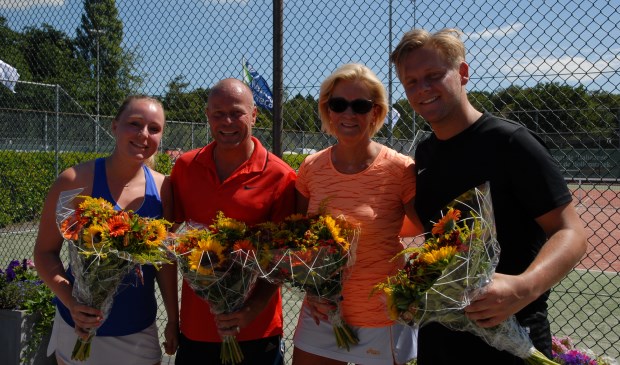 Theo en Lisa Wanders winnen in de finale van Jolanda van Mil en Fred Pont. | Foto: pr.