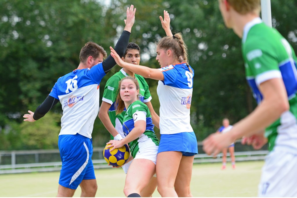 Debby Halvemaan in actie.