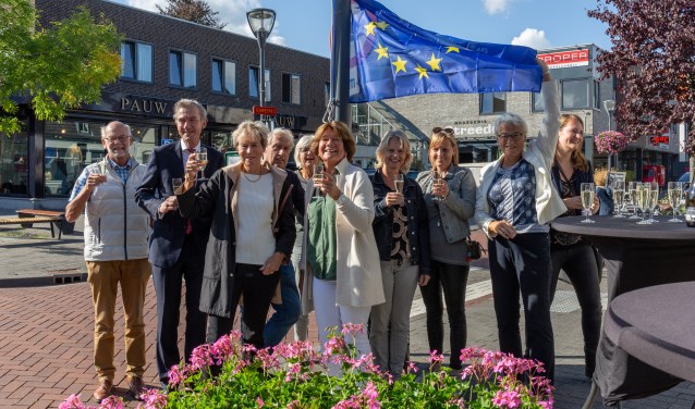 De Kempenaerstraat vlagt mee met het thema Europa. | Foto Wil van Elk