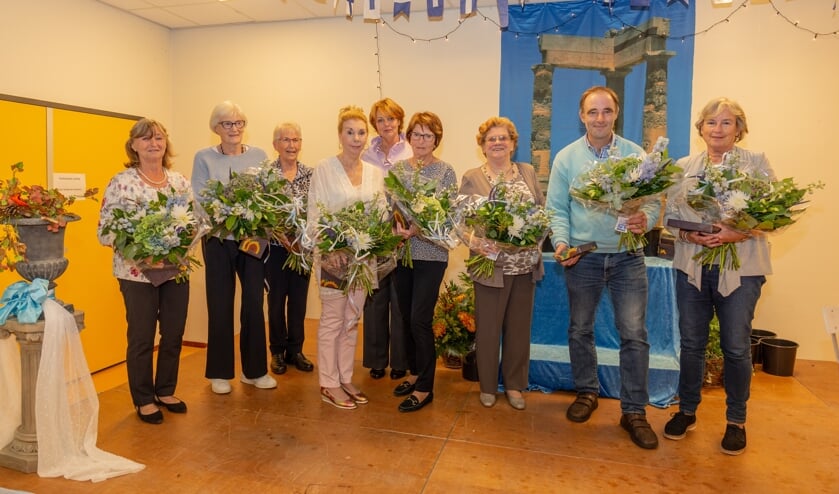 Van Wijckerslooth bedankt haar vrijwilligers en zet jubilarissen in het zonnetje. | Foto Wil van Elk