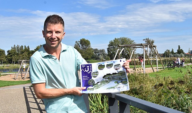 Leon Braunstahl met zijn plan om de Dorpsweide sportiever te maken.