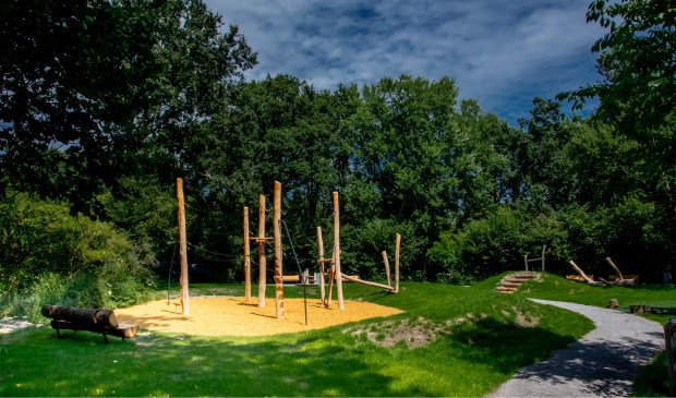 De nieuwe speelplaats in park De Houtkamp.