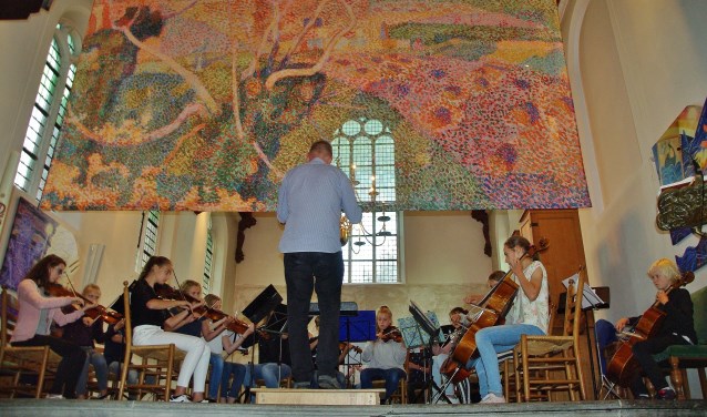 De jonge muzikanten van het Jeugdsymfonieorkest Rijnstreek speelden de sterren van de hemel. | Foto's Willemien Timmers