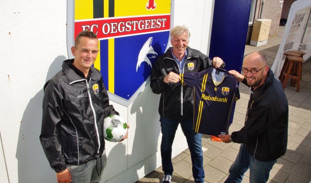 Lennart Zomer, Marc du Maine en Jaap van Pampus zijn blij met de goede start van FC Oegstgeest. | Foto Willemien Timmers