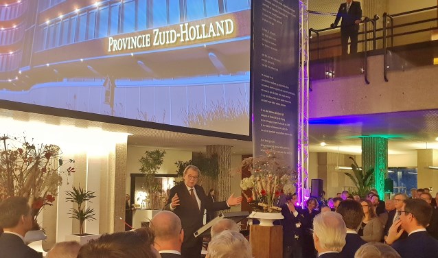 Jaap Smit tijdens zijn toespraak in Oegstgeest.