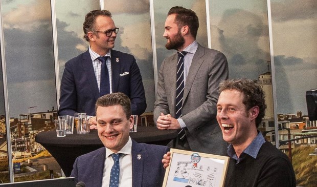 Adger van Helden (links) en Matthijs van Tuijl (rechts) zijn de winnaars van de Politicus van het Jaar. Eervolle vermeldingen zijn er voor Jacco Knape (linksachter) en Sonny Spek (rechtsachter).